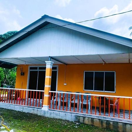 Mukut Coral Chalet Kampong Mukut Kültér fotó