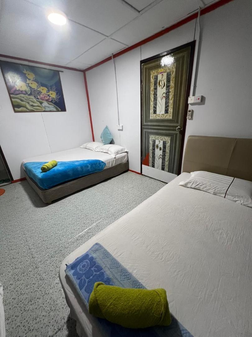 Mukut Coral Chalet Kampong Mukut Kültér fotó
