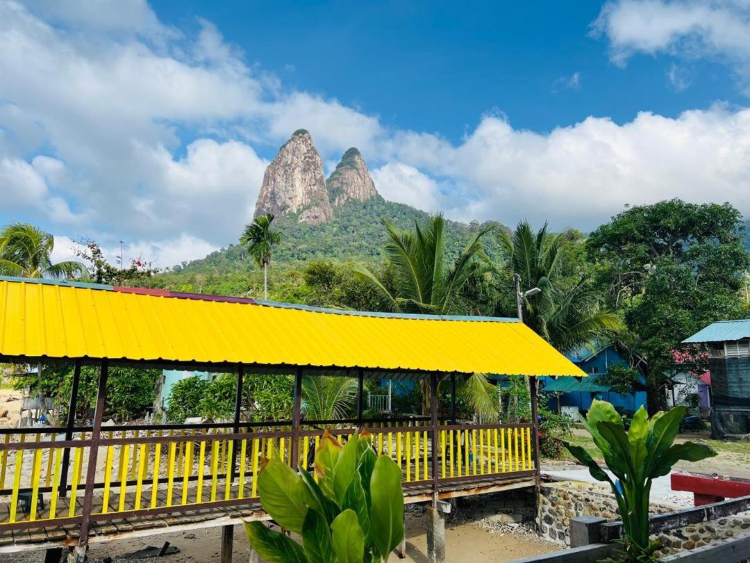Mukut Coral Chalet Kampong Mukut Kültér fotó