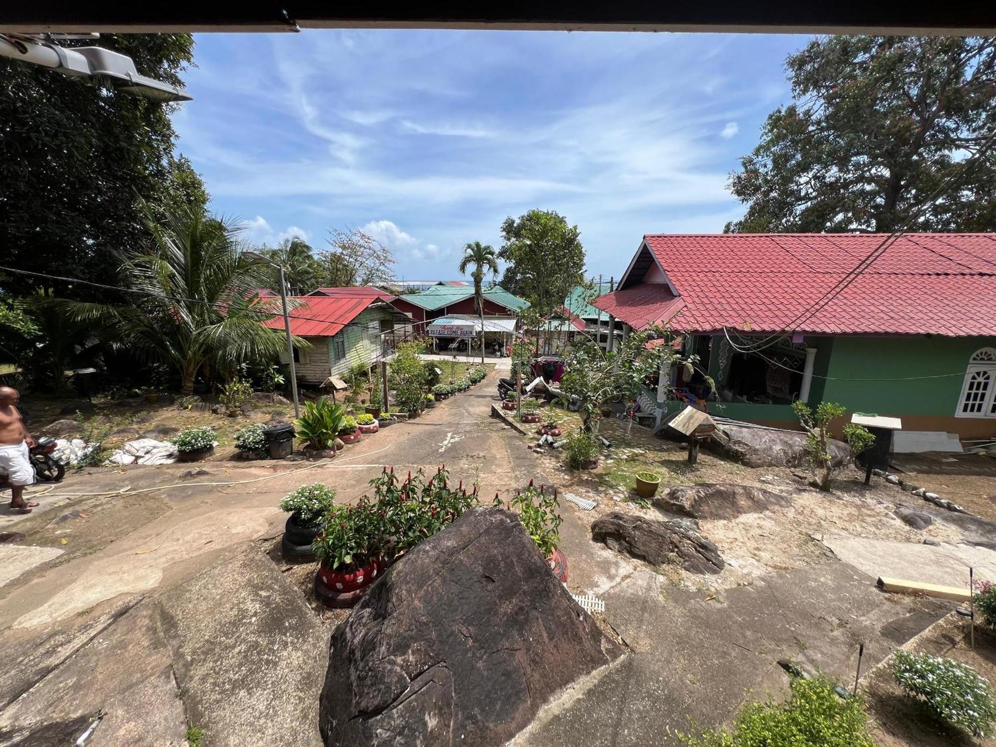 Mukut Coral Chalet Kampong Mukut Kültér fotó