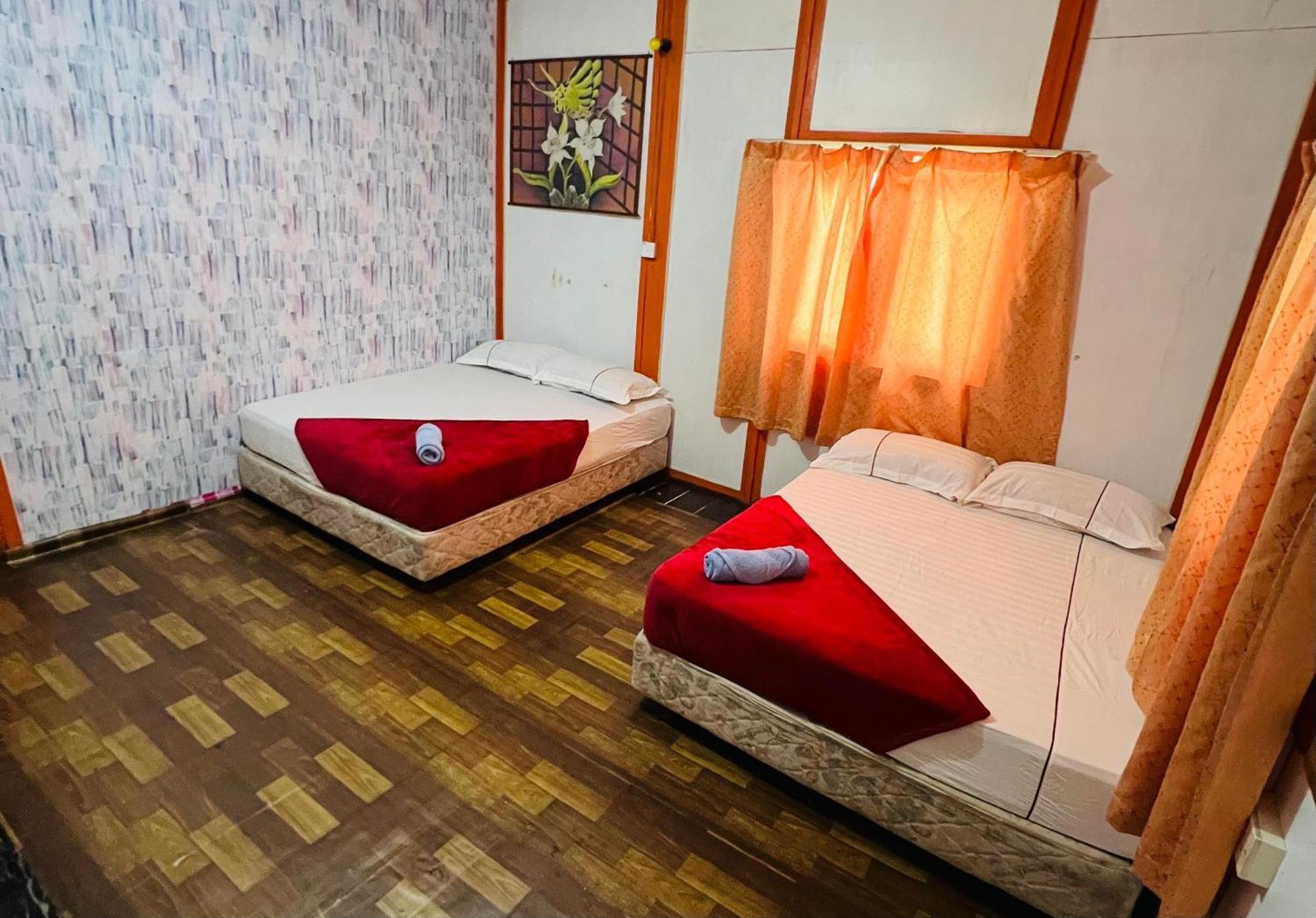 Mukut Coral Chalet Kampong Mukut Kültér fotó