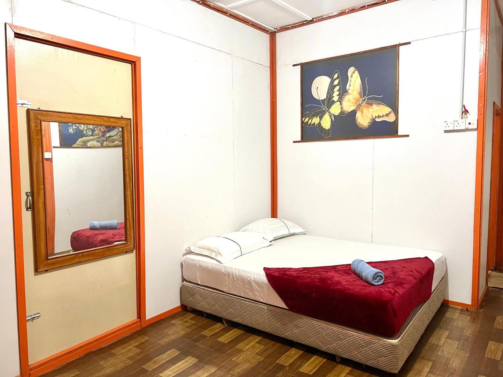 Mukut Coral Chalet Kampong Mukut Kültér fotó